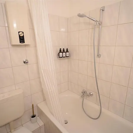 Dein Flughafen Messe Nahe Duesseldorf 1 *